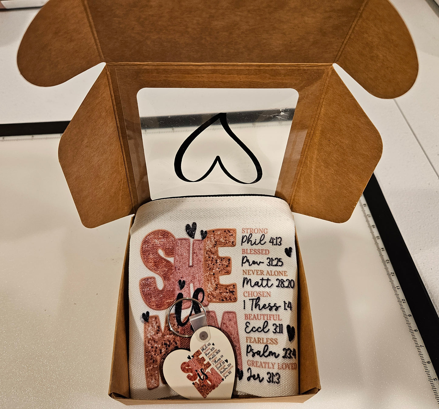 She is Mom Gift box002